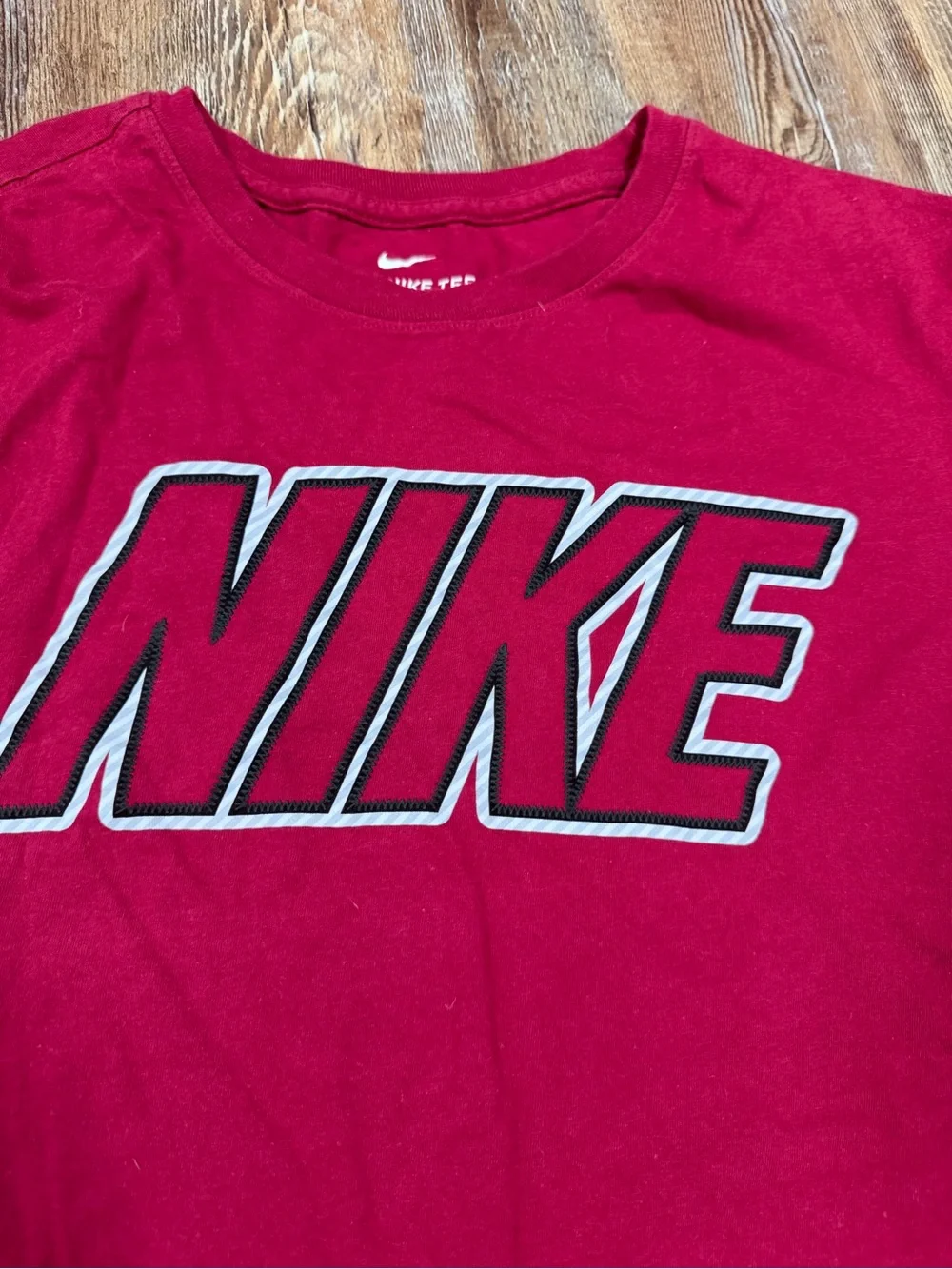 Vintsge y2k Nike t-shirt with white Nike logo, size M